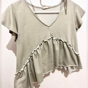 Ruffle top 💚💚